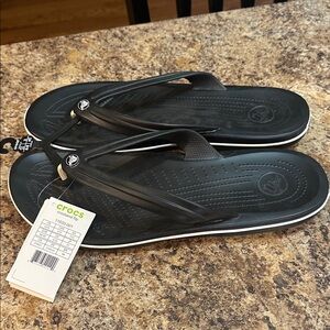 CROCS MENS 13 BLACK FLIP FLOPS NWT